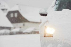 Kış Araç Bakımı için Araba farları bakımı